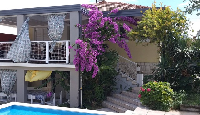 Beautiful holiday home with pool & sauna, grill, 500m to the beach, WiFi
