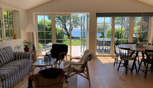 Beautiful holiday home from 2021 with a lovely seaview
