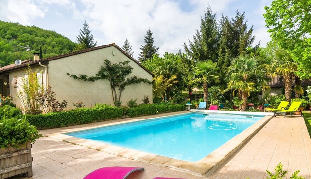 Beautiful holiday home with courtyard