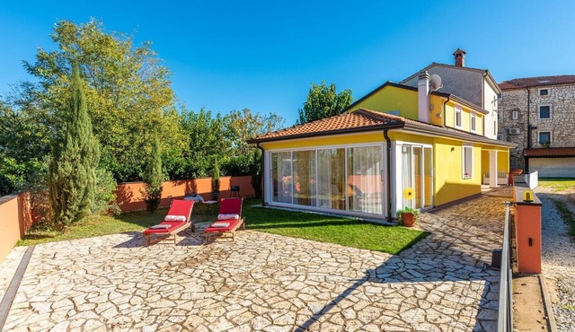 Beautiful holiday home for 6 people in a small Istrian village
