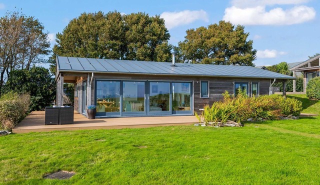 Beautiful holiday home, just a walk away from Talland beach.