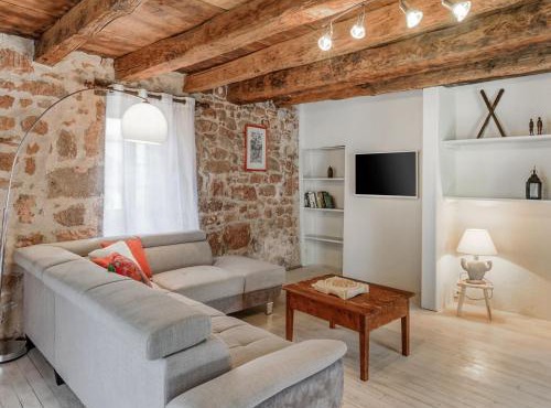 Beautiful holiday home with pool in Teillots