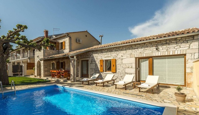 Beautiful holiday home with private pool 5 km away from Lim Fjord