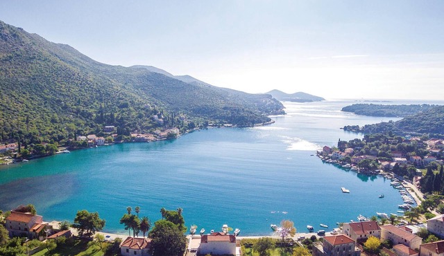 Beautiful holiday home with pool and fantastic views for an unforgettable holiday.
