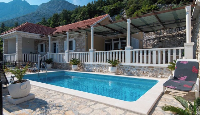 Beautiful Holiday Villa Natura with swimming pool and magnificent sea view!
