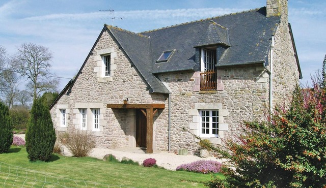 Beautiful home in Quemper Guézénnec