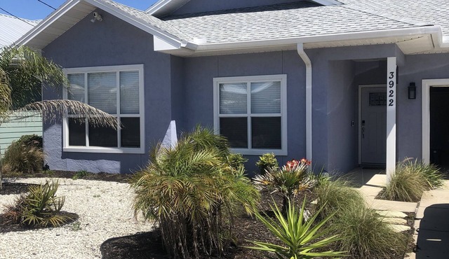 Beautiful home 2 blocks off of the beach