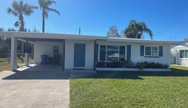 Beautiful home 2 miles away from Venice Beach!