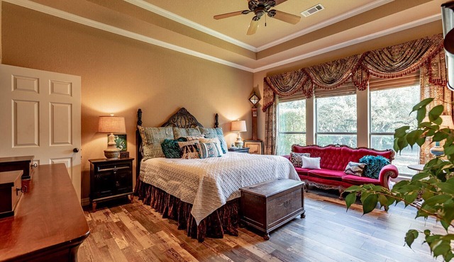 Beautiful home, 3 wooded acres, sleeps 16