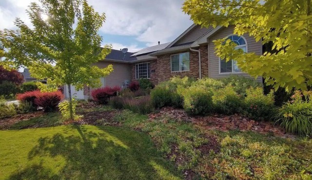 Beautiful home, 8 bedrooms-18 beds-sleeps 30, family friendly