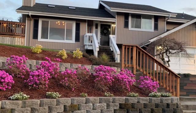 Beautiful home 8 miles from UO!nSleeps 10. n4 bedrooms and 3 full bathrooms.