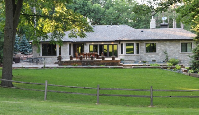 Beautiful Home 8 miles from Downtown Minneapolis adjacent to private Golf Course