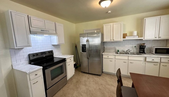 Beautiful home - 9 mins from Downtown and SAT