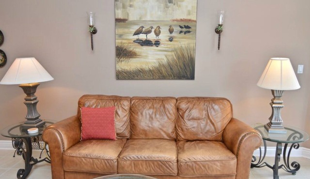 beautiful Home 98 steps from the beach just off Thomas drive