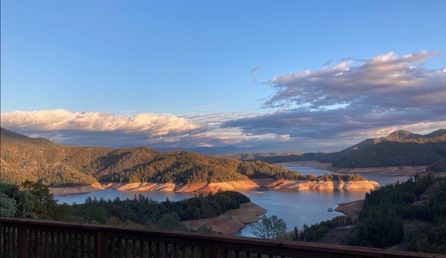 Beautiful Home Above Lake Shasta