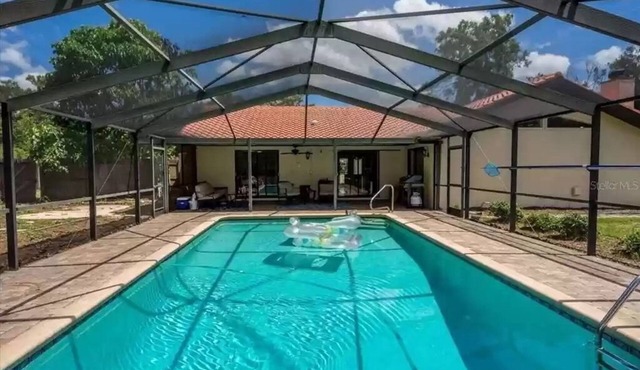Beautiful Home Away from Home for your Vacation with Private Pool and Hot Tub