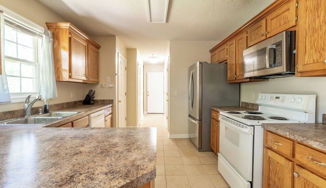 Beautiful Home Away from Home Near Shaw AFB