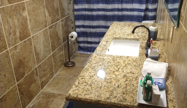 Beautiful home away from the city. Room is cozy and comfortable.