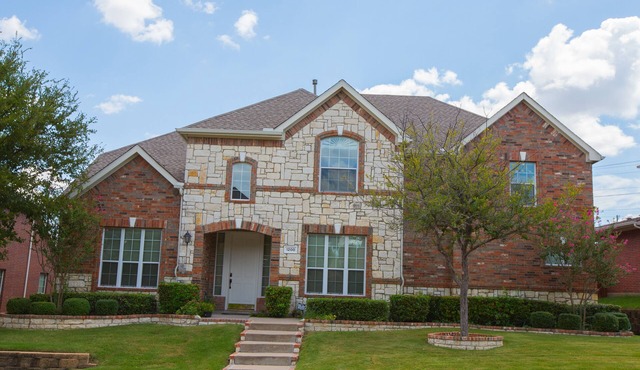 Beautiful Home Away From Home In Dallas Texas, minutes away from airports.n
