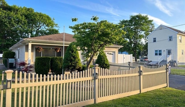 Beautiful home close to the beach with hot tub