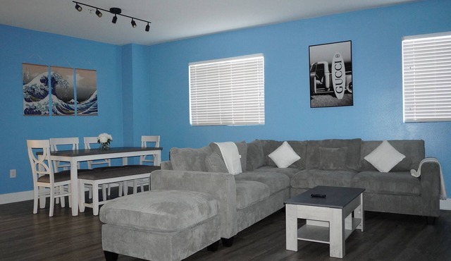 Beautiful home close to Universal Studios for family or friends!