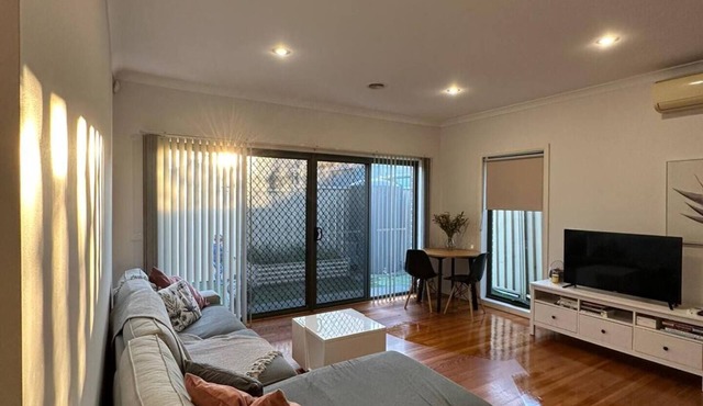 Beautiful home close to Airport and Train Station