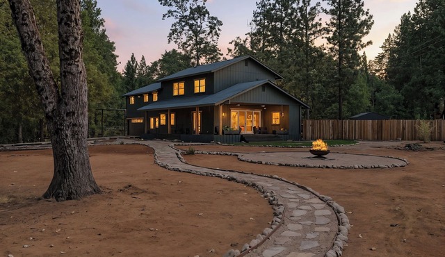 Beautiful Home Close To Activities with WiFi.