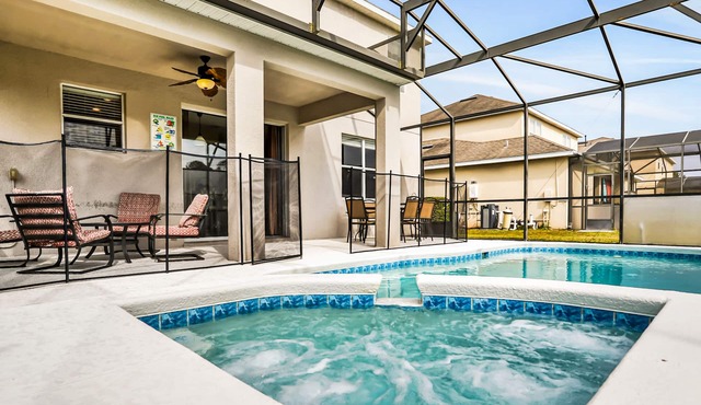 Beautiful home close to theme parks with private oool, AC & W/D - dog-friendly