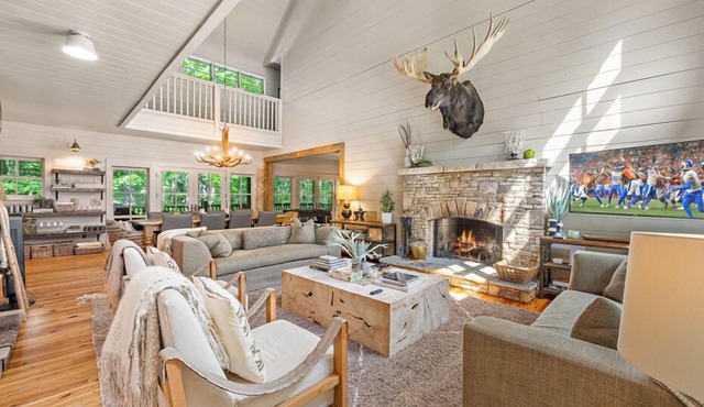 Beautiful Home for Large Group Vacations
