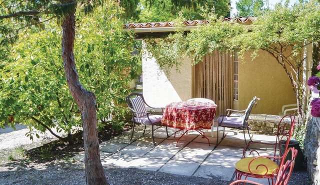 Beautiful home in Crillon le Brave with outdoor swimming pool