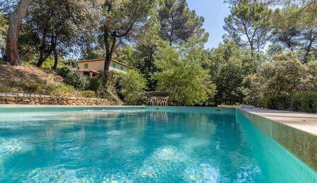 Beautiful home in La Tour-d'Aigues