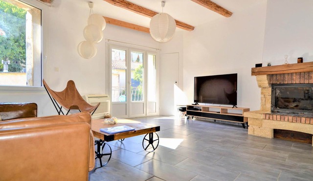 Beautiful home in Laudun-L'Ardoise with WiFi