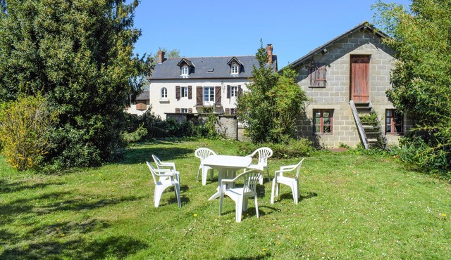 Beautiful home in Miossens Lanusse with WiFi