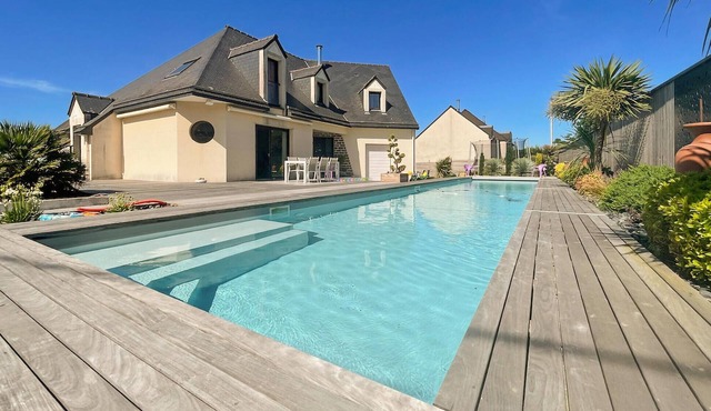 Beautiful home in Montfort-sur-Meu