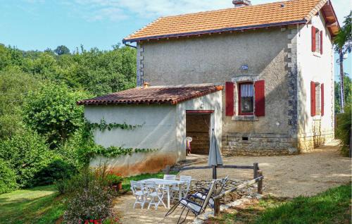 Beautiful Home In Nanteuil-En-Vallée With Wifi