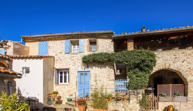 Beautiful home in Salles sous Bois