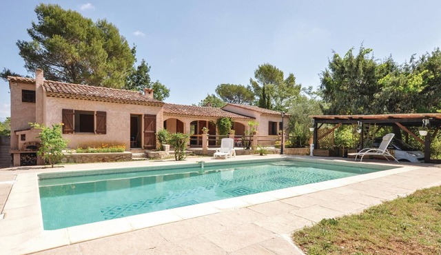 Beautiful home in St. Paul en Foret