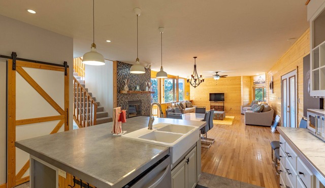 Beautiful Home, Great Forest View, Game Room