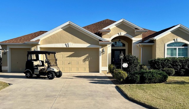 BEAUTIFUL HOME GAS GOLF CART NEAR BROWNWOOD PADDOCK SQ THE VILLAGES FL