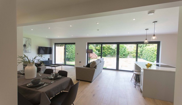 beautiful home & location with parking and garden