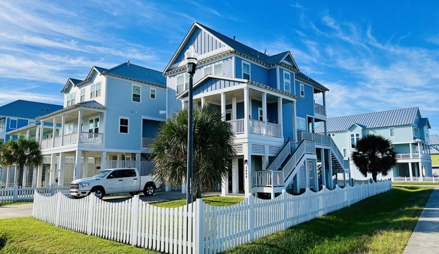 Beautiful Home : Gulf views : Short Walk to Beach. Base rate 2 ppl