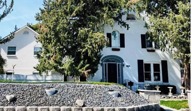 Beautiful home, historic property- downtown Nampa