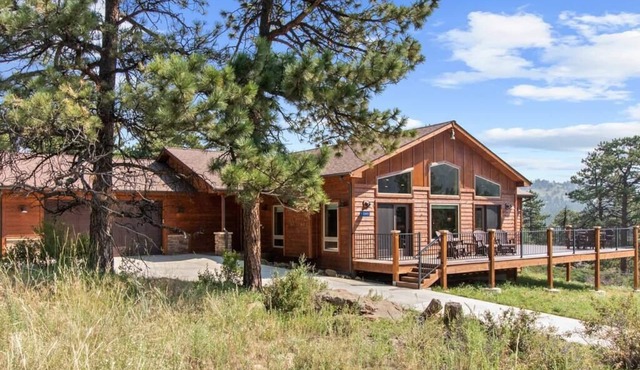 Beautiful Home - Hot Tub & Mountain Views