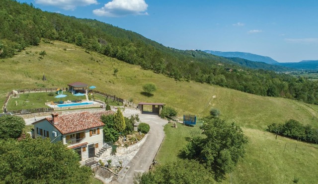 Beautiful home in Gologoricki Dol