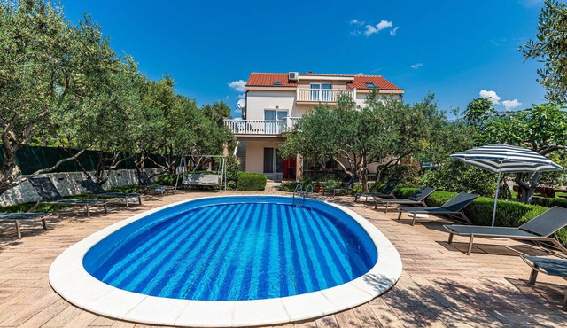 Beautiful home in Kastel Stafilic