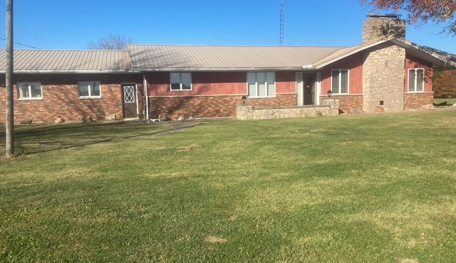 Beautiful home, huge kitchen, strong Wi-Fi , lots of room, plenty of parking