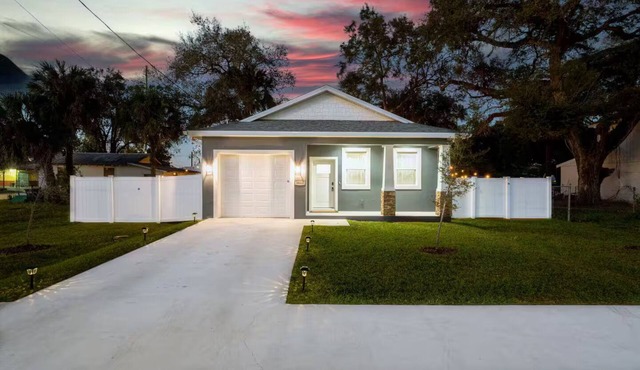 Beautiful Home I Close to Everything I Fenced Yard