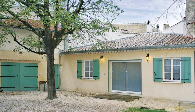 Beautiful home in Suze La Rousse