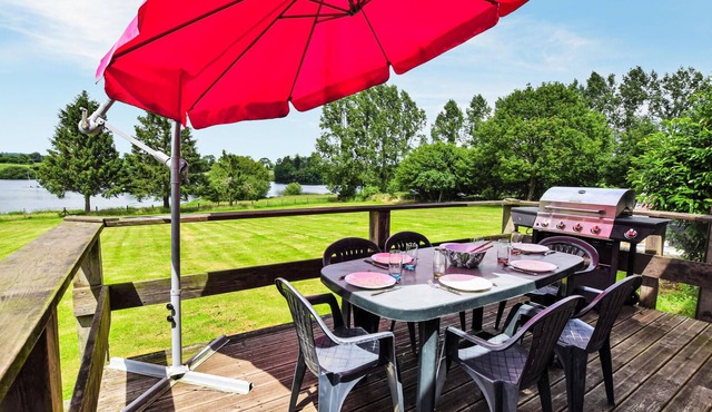 Beautiful home in VIRE NORMANDIE with WiFi