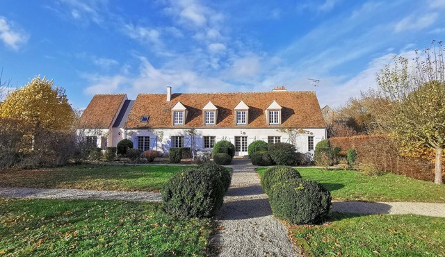Beautiful home in Yèvre-la-Ville